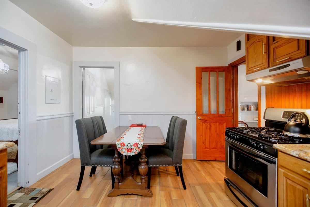 Alameda 3Br Unique Victorian Penthouse With Deck And Outdoor Furniture, Ac, 3 Blocks To Beach & Shopping Center & 2 Free Parking Spaces Екстериор снимка